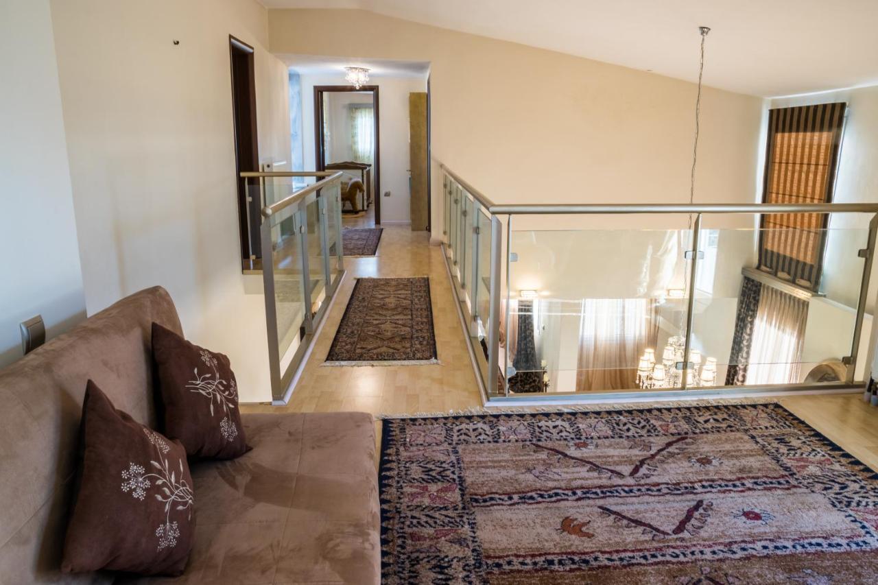 Luxury With Great Views Near Airport Villa