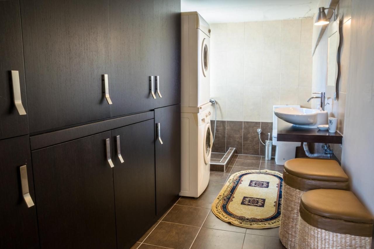 Luxury With Great Views Near Airport *