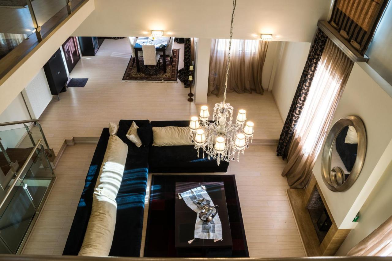 Luxury With Great Views Near Airport Villa